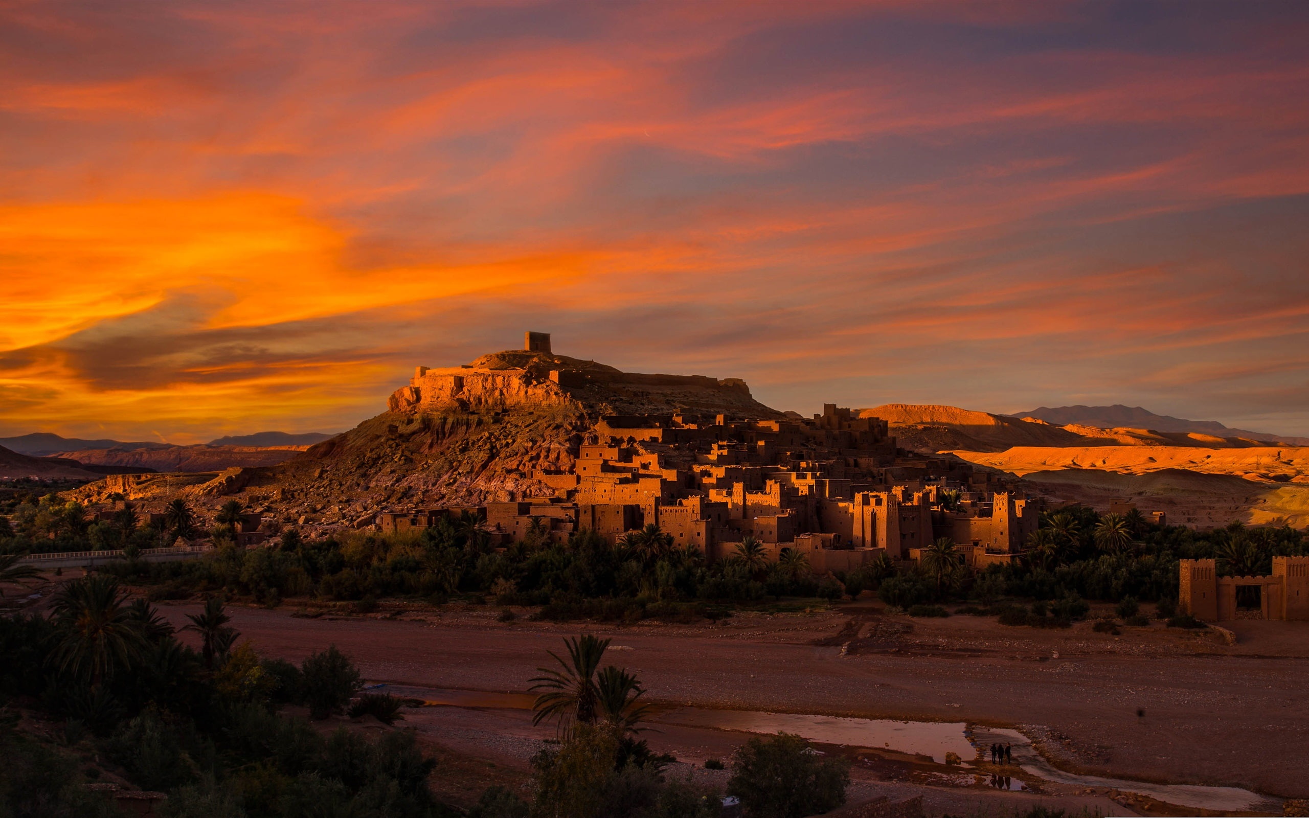 stunning moroccan desert landscape with traditional architecture, dramatic lighting, cinematic composition